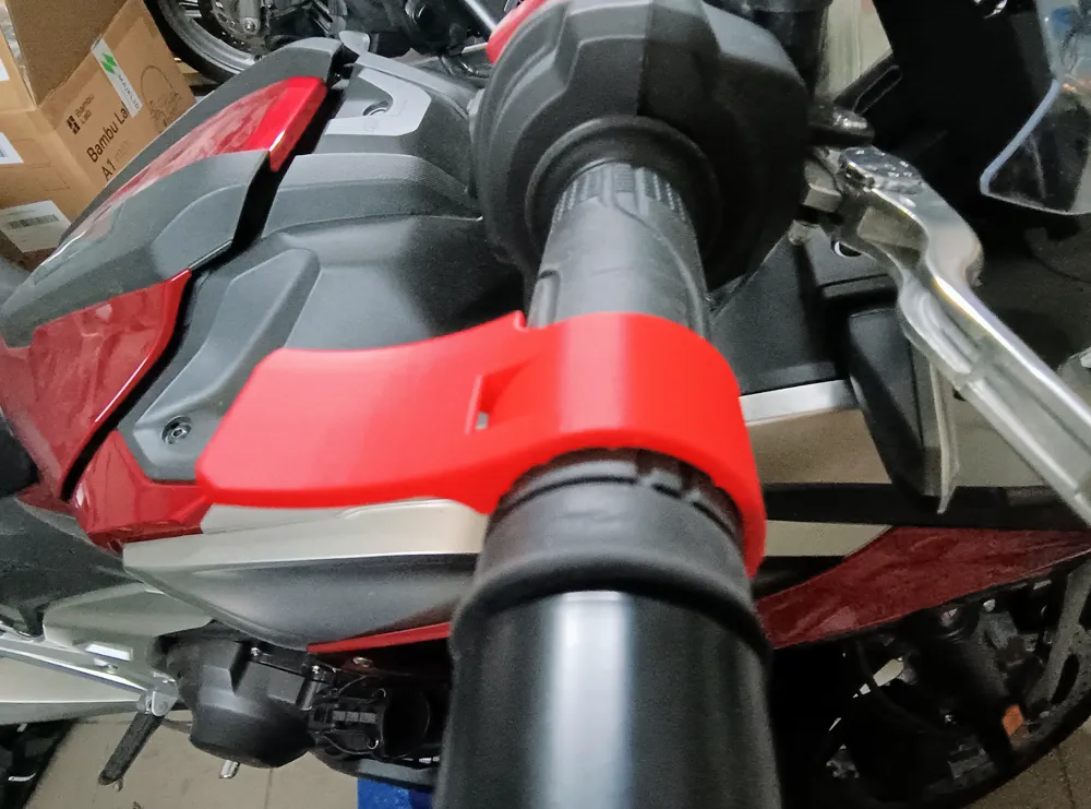 MotoGrip Pro – Accelerație Comfort pentru Motocicletă